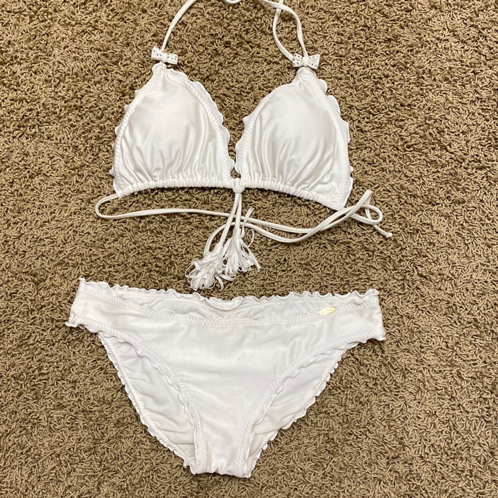 Luli Fama Besos Y Lazos XL triangle top and L ruched full bottom